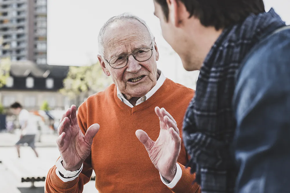 anziano rifiuta badante roma aes domicilio